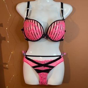 LIMITED EDITION VERY SEXY BOMBSHELL VS SET‼️‼️